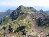 Dalla vetta bene in vista a Nord la Montagna Ronda (mt..2414) ..........